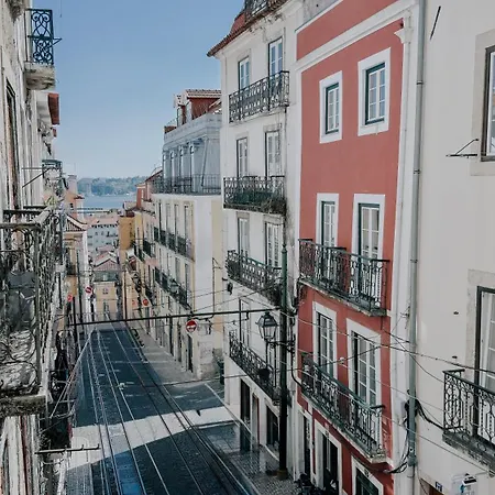 Elevador Da Bica By Spoton 리스본
